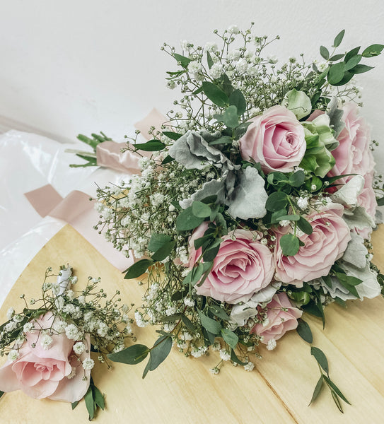 Customised Wedding Bouquet Delivery Pink rose bouquet  Free delivery above $60