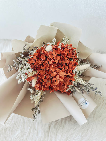 Mini Chocolate Ice Cream Cake + Preserved Hydrangea Bundle