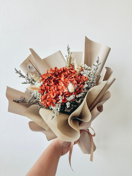 Mini Chocolate Ice Cream Cake + Preserved Hydrangea Bundle