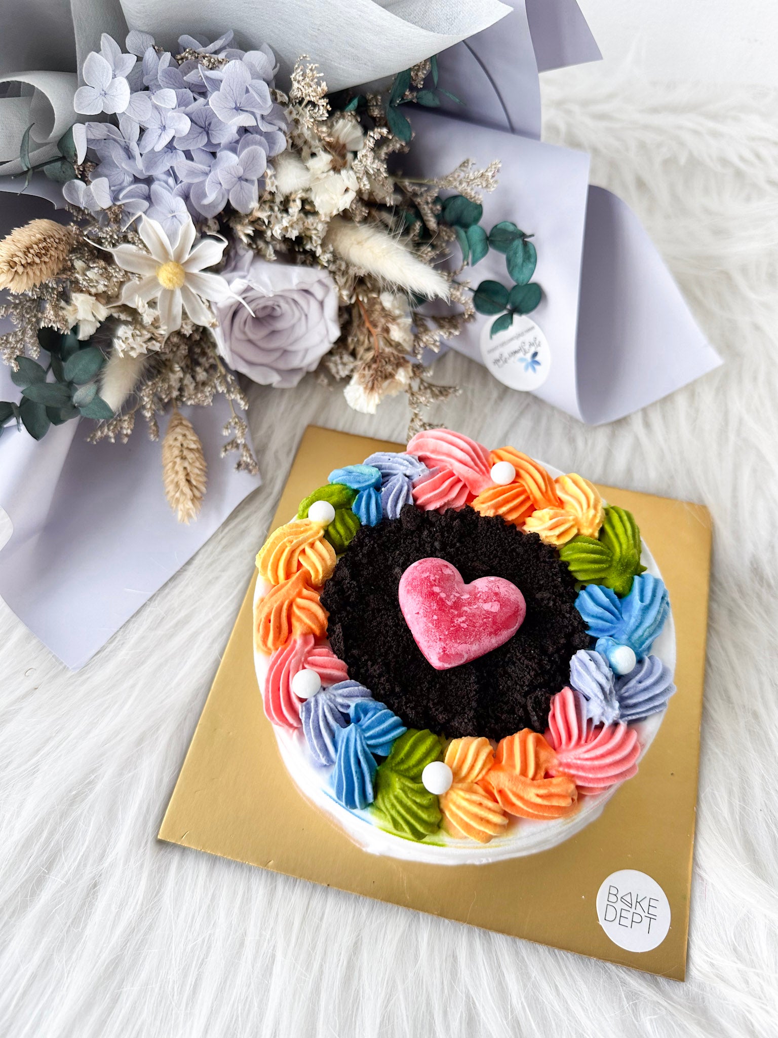 Cookies n Cream Ice Cream Cake + Preserved Bouquet Valentine Bundle