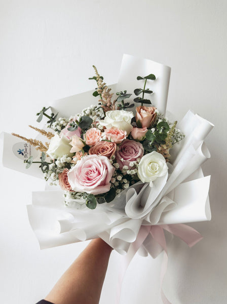 Elly- 9 stalks mixed roses bouquet
