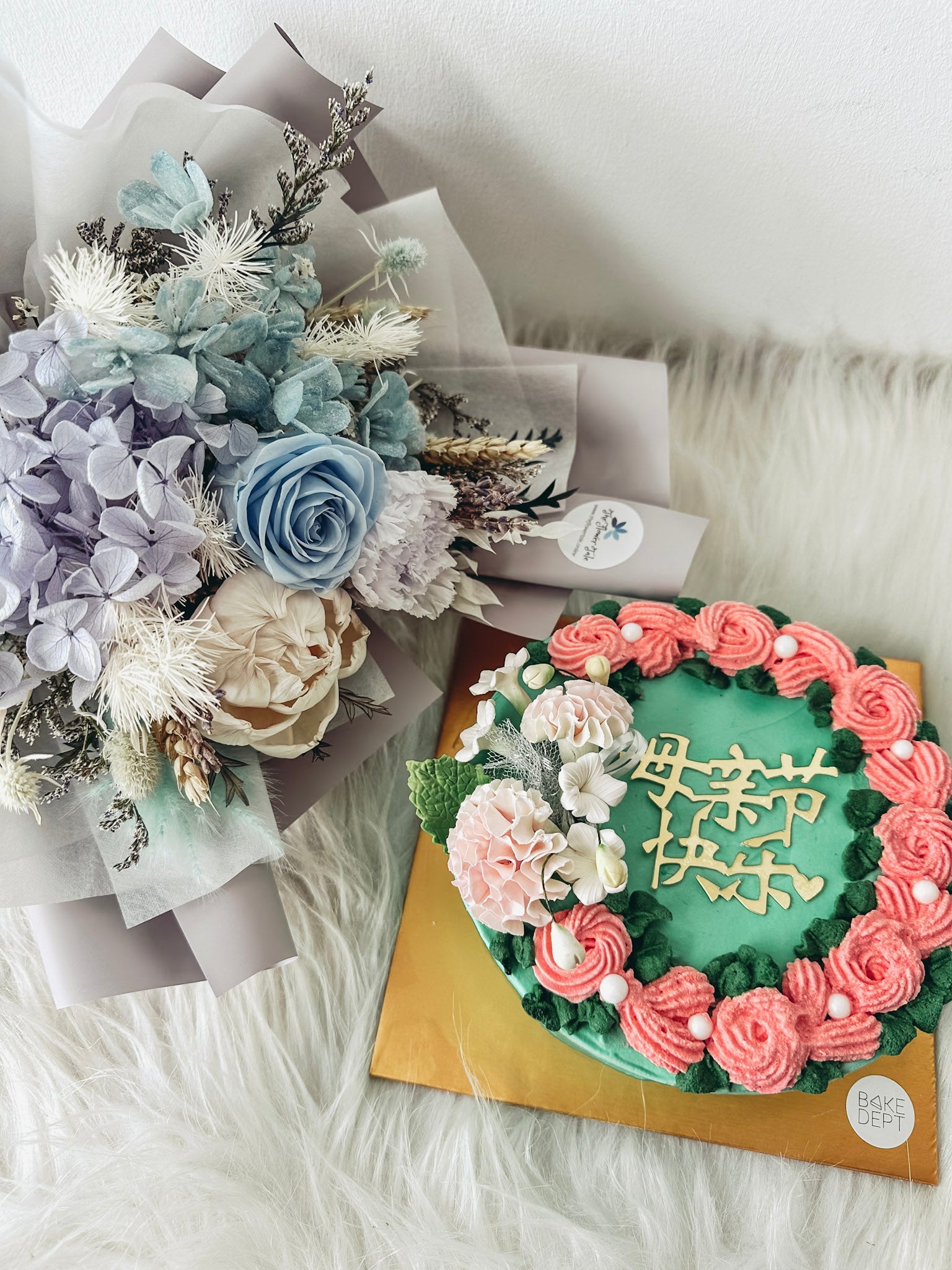 Preserved Flowers Bouquet with Durian Icecream Cake (MD)