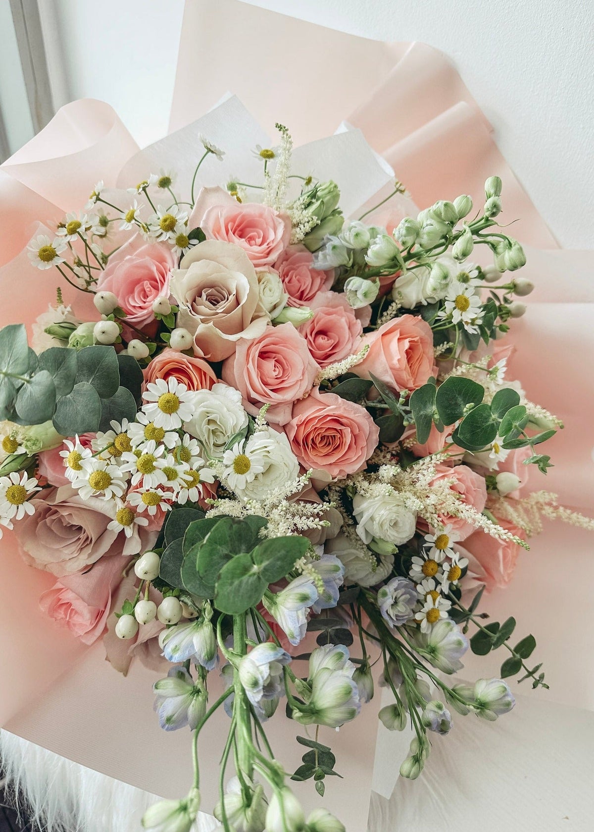 Kaia- 16 stalks pastel roses bouquet