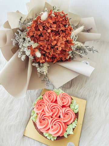 Mini Chocolate Ice Cream Cake + Preserved Hydrangea Bundle