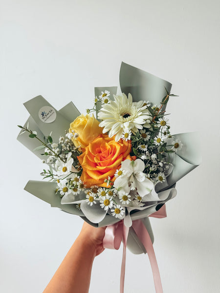 Blush & Daisy Graduation Bouquet