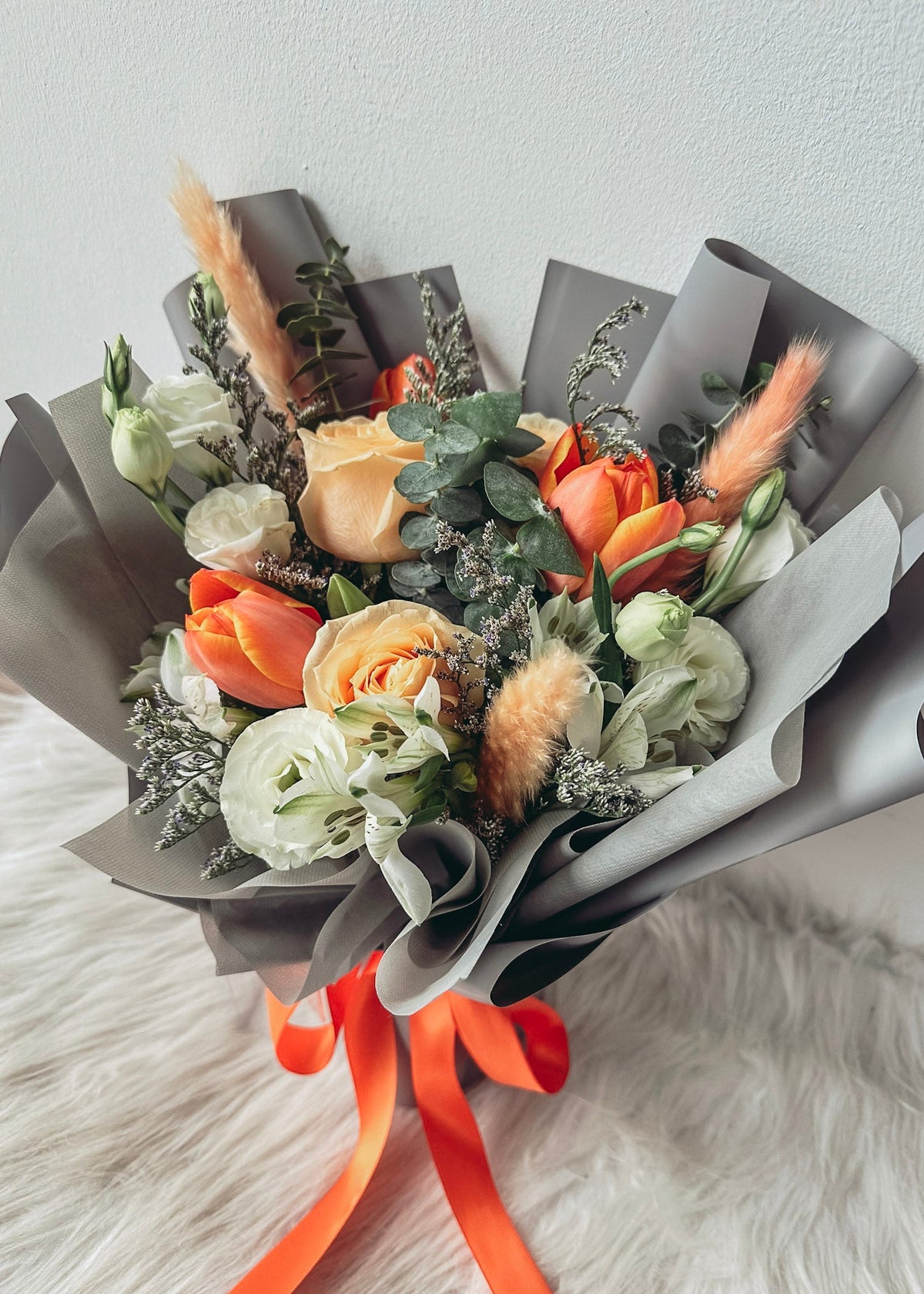 6 stalks mixed roses and tulips (Orange)