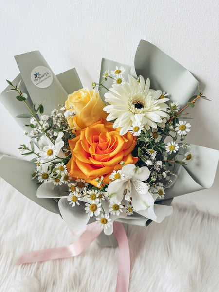 Blush & Daisy Graduation Bouquet