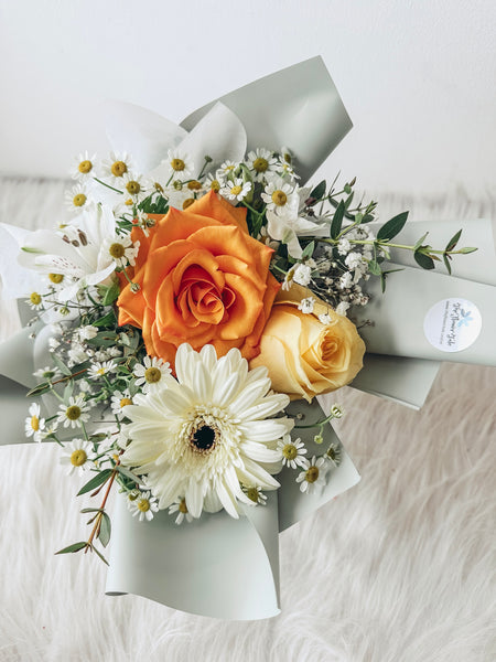 Blush & Daisy Graduation Bouquet