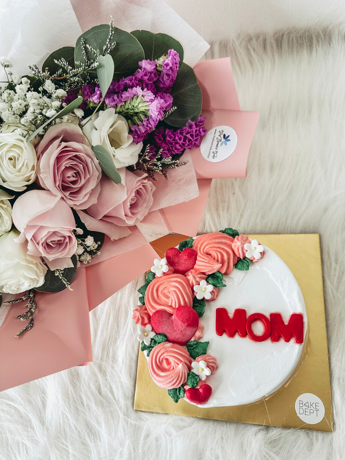 Fresh Flowers Bouquet with Honey Vanilla w Macadamia Nut Butter Icecream Cake (MD)
