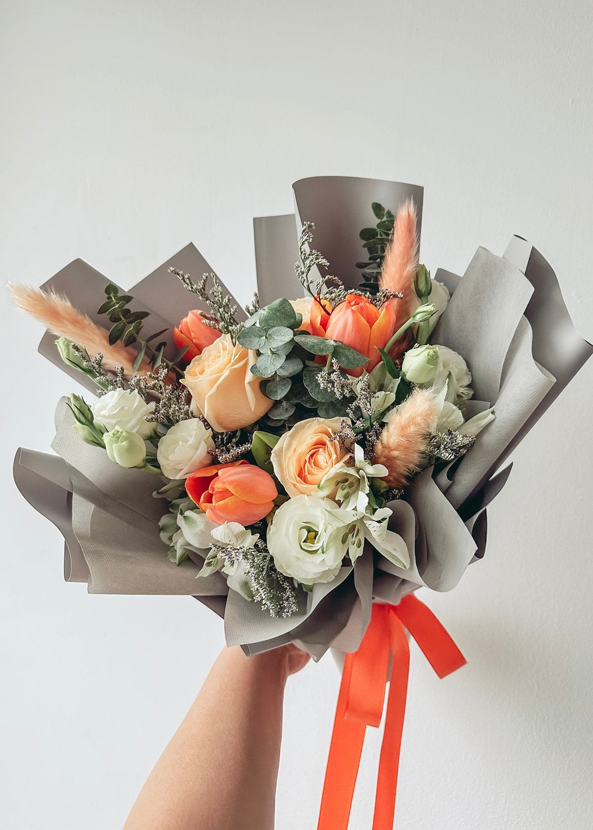6 stalks mixed roses and tulips (Orange)