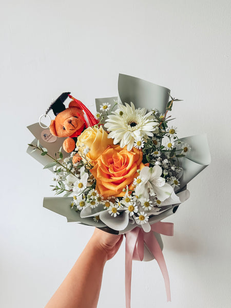Blush & Daisy Graduation Bouquet