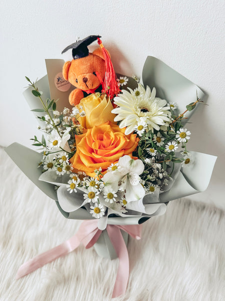 Blush & Daisy Graduation Bouquet