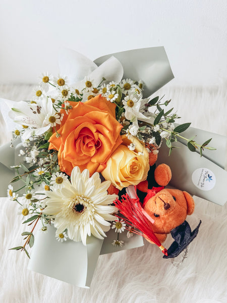 Blush & Daisy Graduation Bouquet