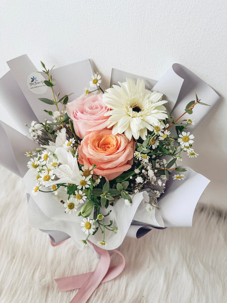 Blush & Daisy Graduation Bouquet