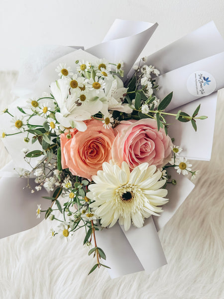 Blush & Daisy Graduation Bouquet