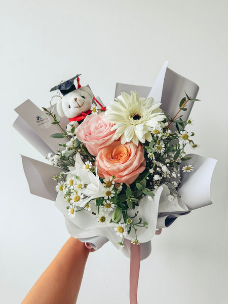 Blush & Daisy Graduation Bouquet