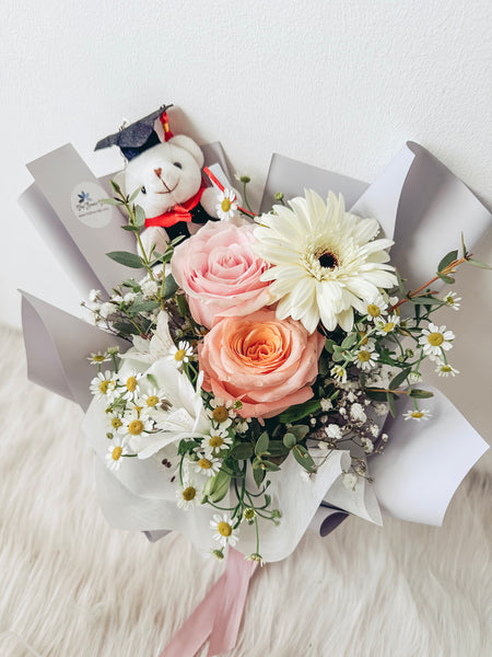 Blush & Daisy Graduation Bouquet
