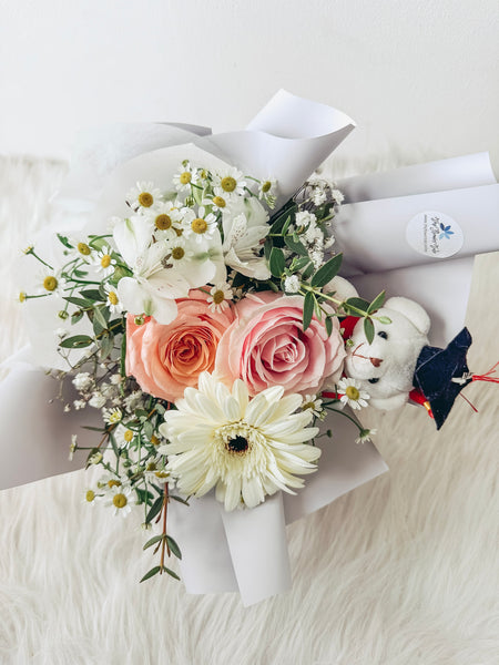 Blush & Daisy Graduation Bouquet