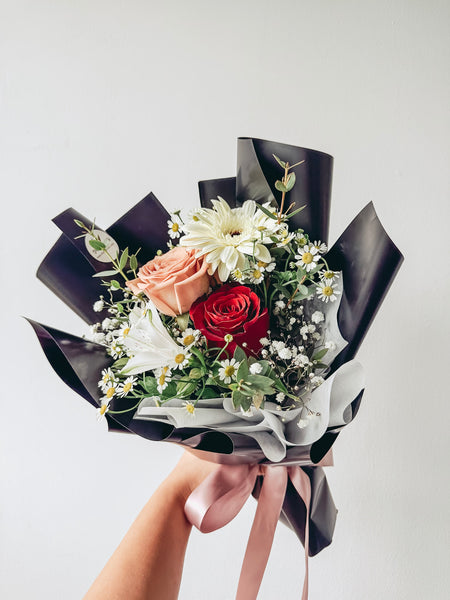 Blush & Daisy Graduation Bouquet