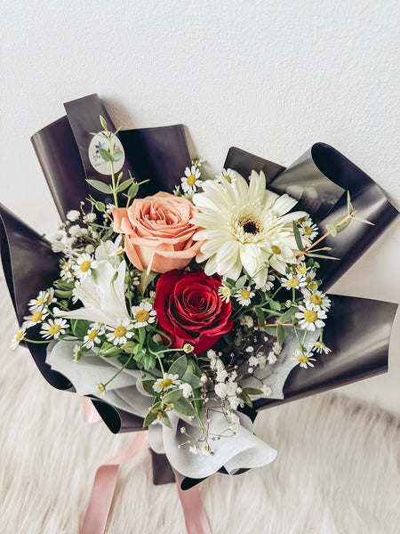 Blush & Daisy Graduation Bouquet