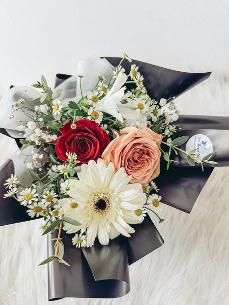 Blush & Daisy Graduation Bouquet