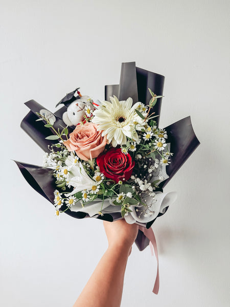 Blush & Daisy Graduation Bouquet