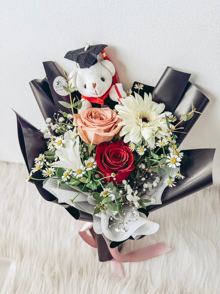 Blush & Daisy Graduation Bouquet
