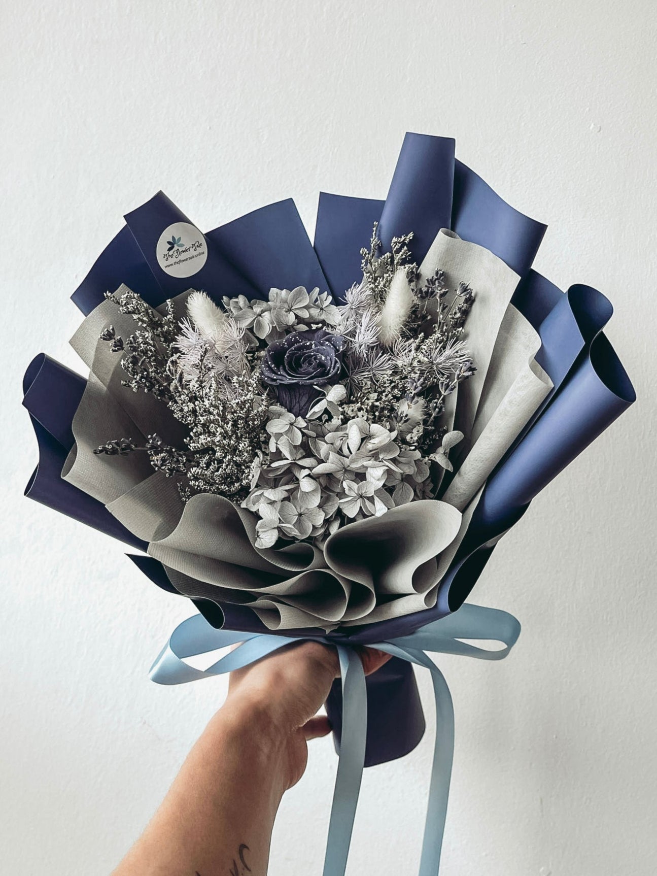 1 stalk preserved rose bouquet (Shimmer Midnight Blue)