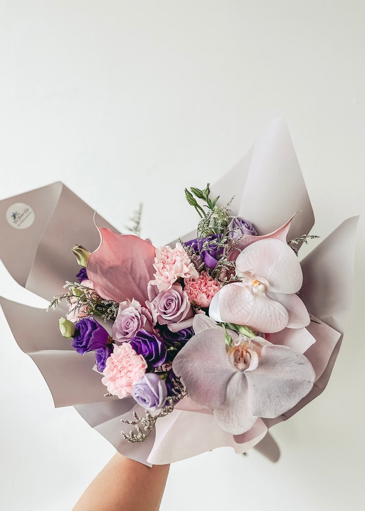 (With Phalaenopsis) Lilian- 12 stalks mixed Lilac roses & Pink Carnations