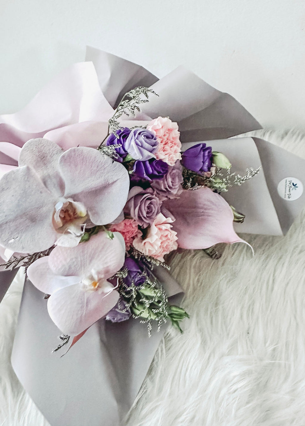 (With Phalaenopsis) Lilian- 12 stalks mixed Lilac roses & Pink Carnations
