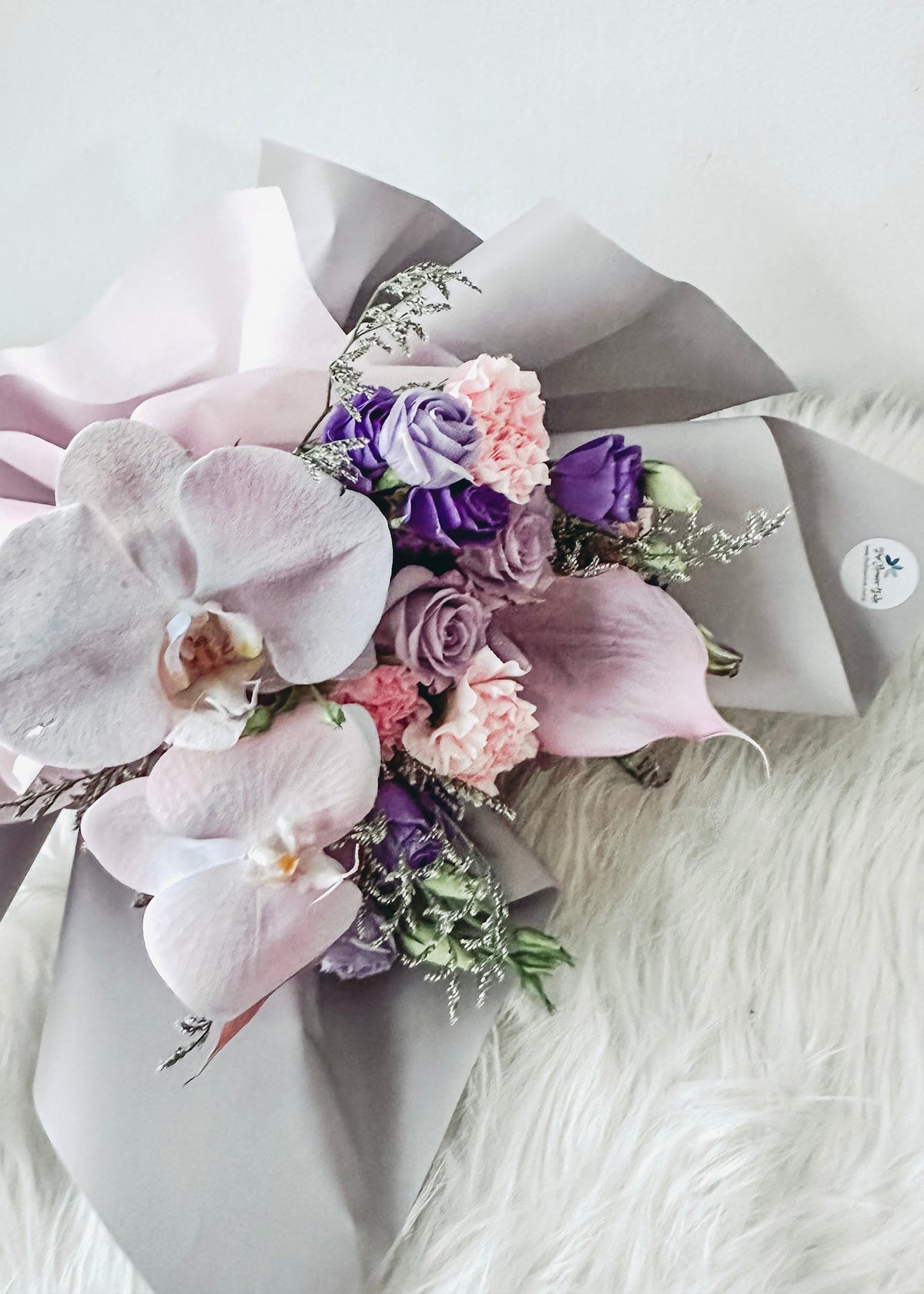 (With Phalaenopsis) Lilian- 12 stalks mixed Lilac roses & Pink Carnations