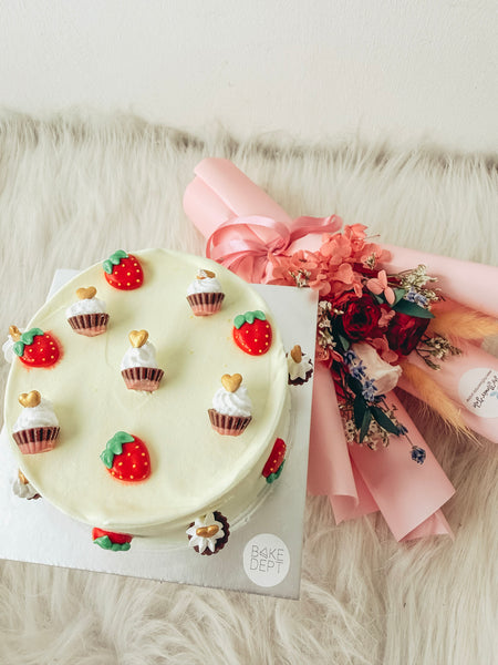 Mini Strawberry Valentine Icecream cake Bundle