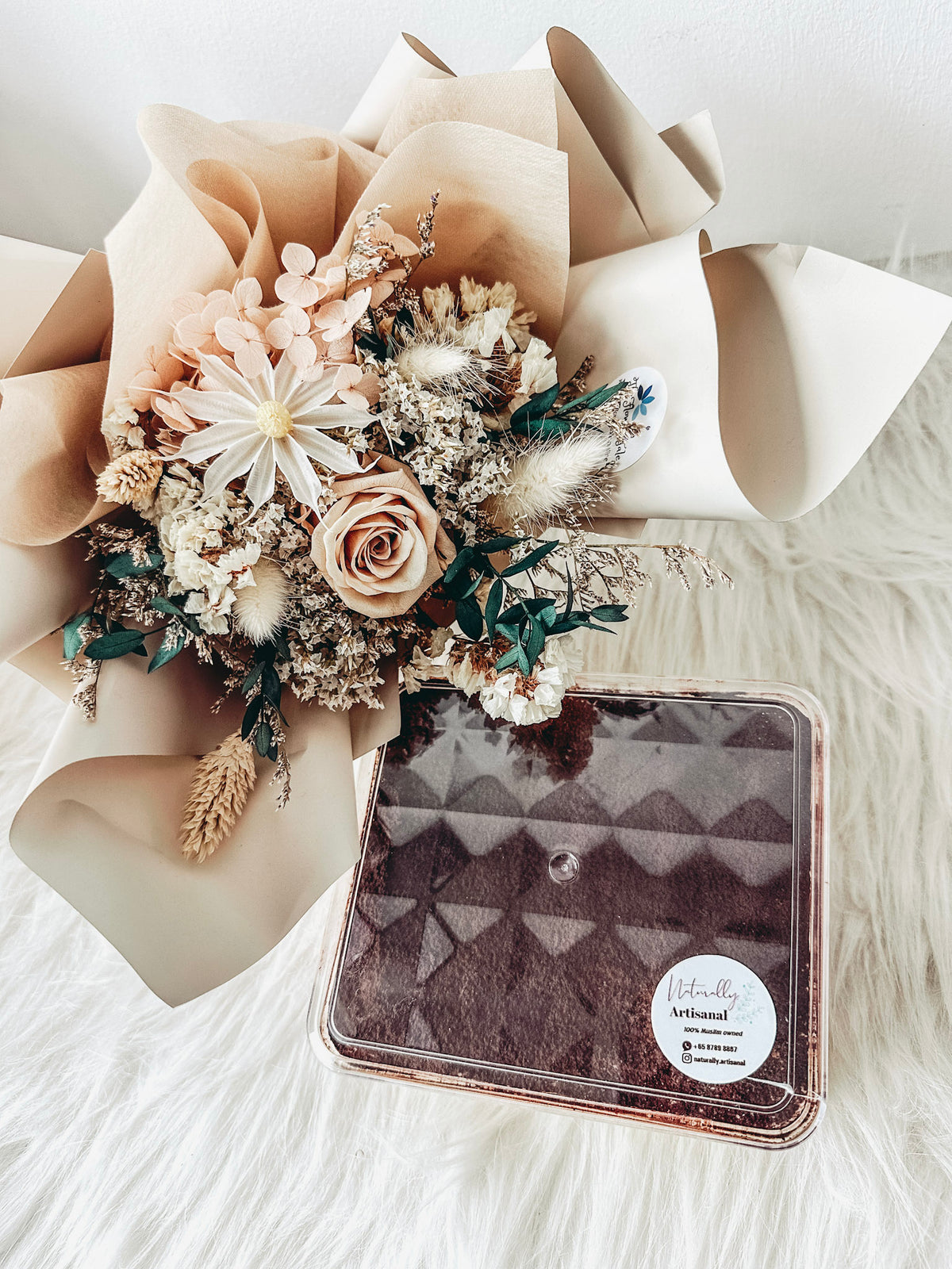Tiramisu (Original Vietnamese Coffee) Cake + Preserved Bouquet Valentine Bundle