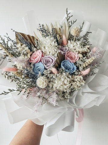 [Preserved} Paris- 6 stalks Roses Bouquet