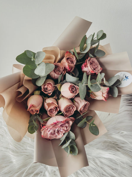 Valentina- 12 stalks Cappuccino Roses