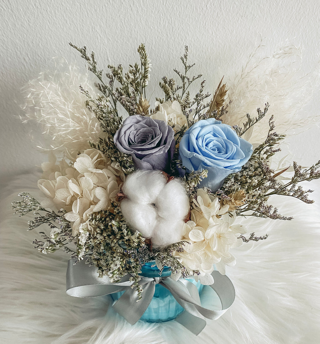 (Preserved) Flowers in Short Vase