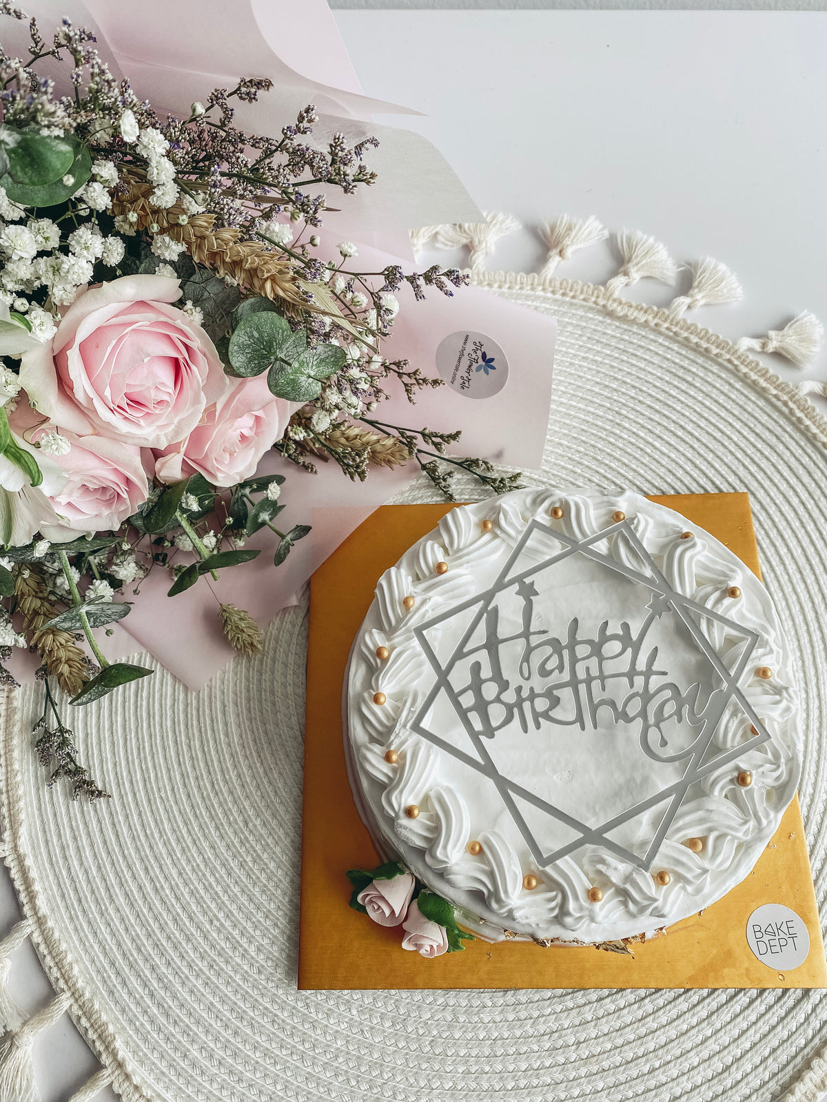 Fresh Rose Bouquet with Cookies & Cream Icecream Cake