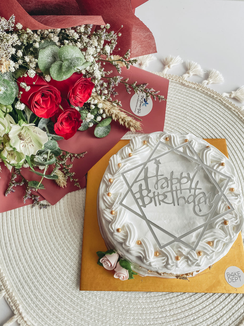 Fresh Rose Bouquet with Cookies & Cream Icecream Cake