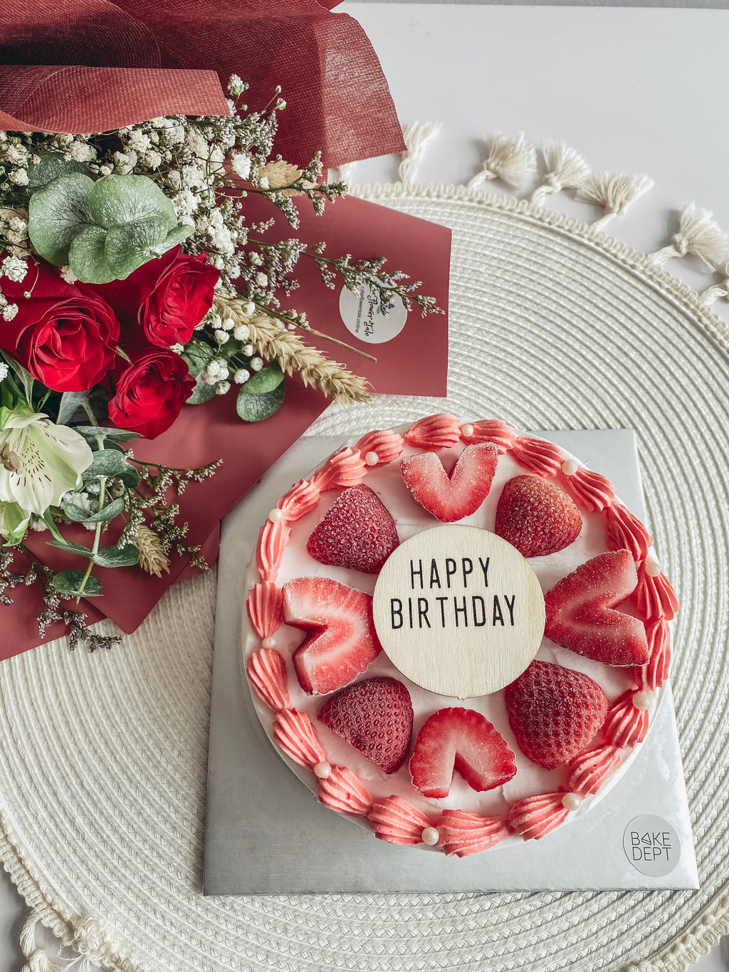 Fresh Roses Bouquet with Strawberry Icecream Cake
