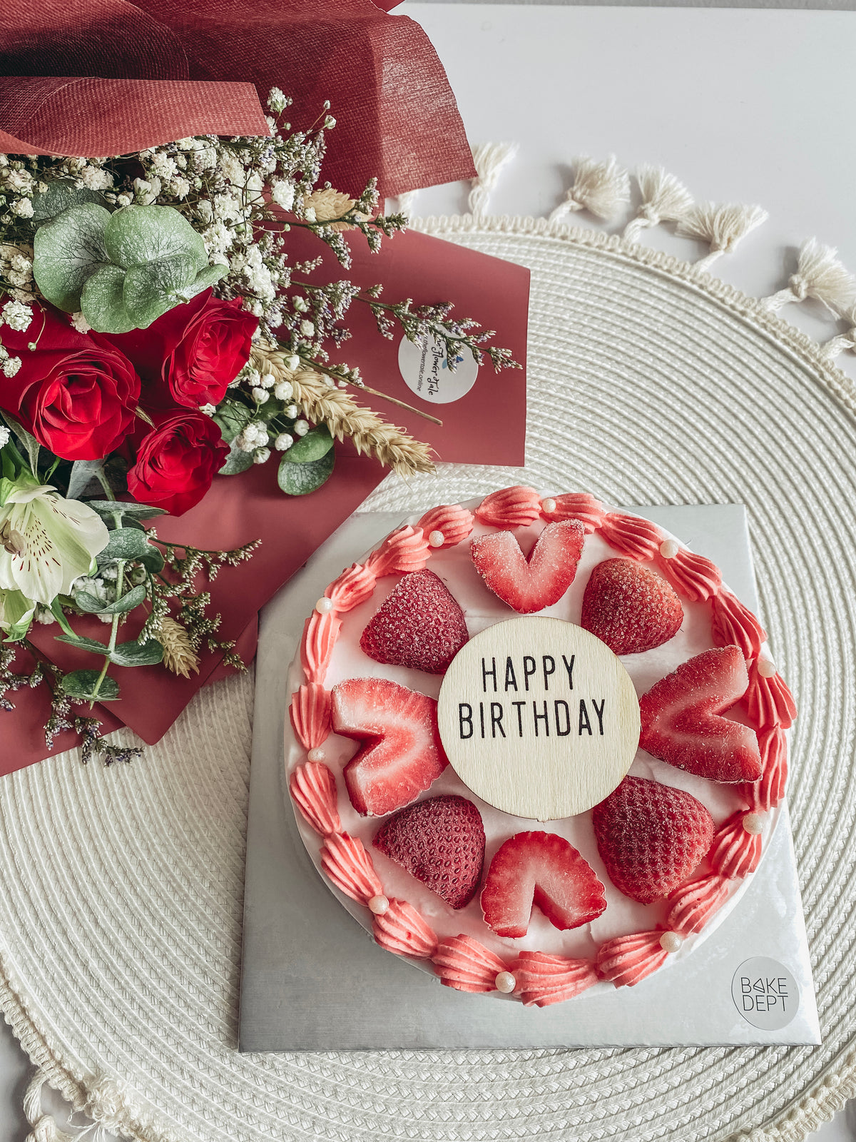 Fresh Roses Bouquet with Strawberry Icecream Cake