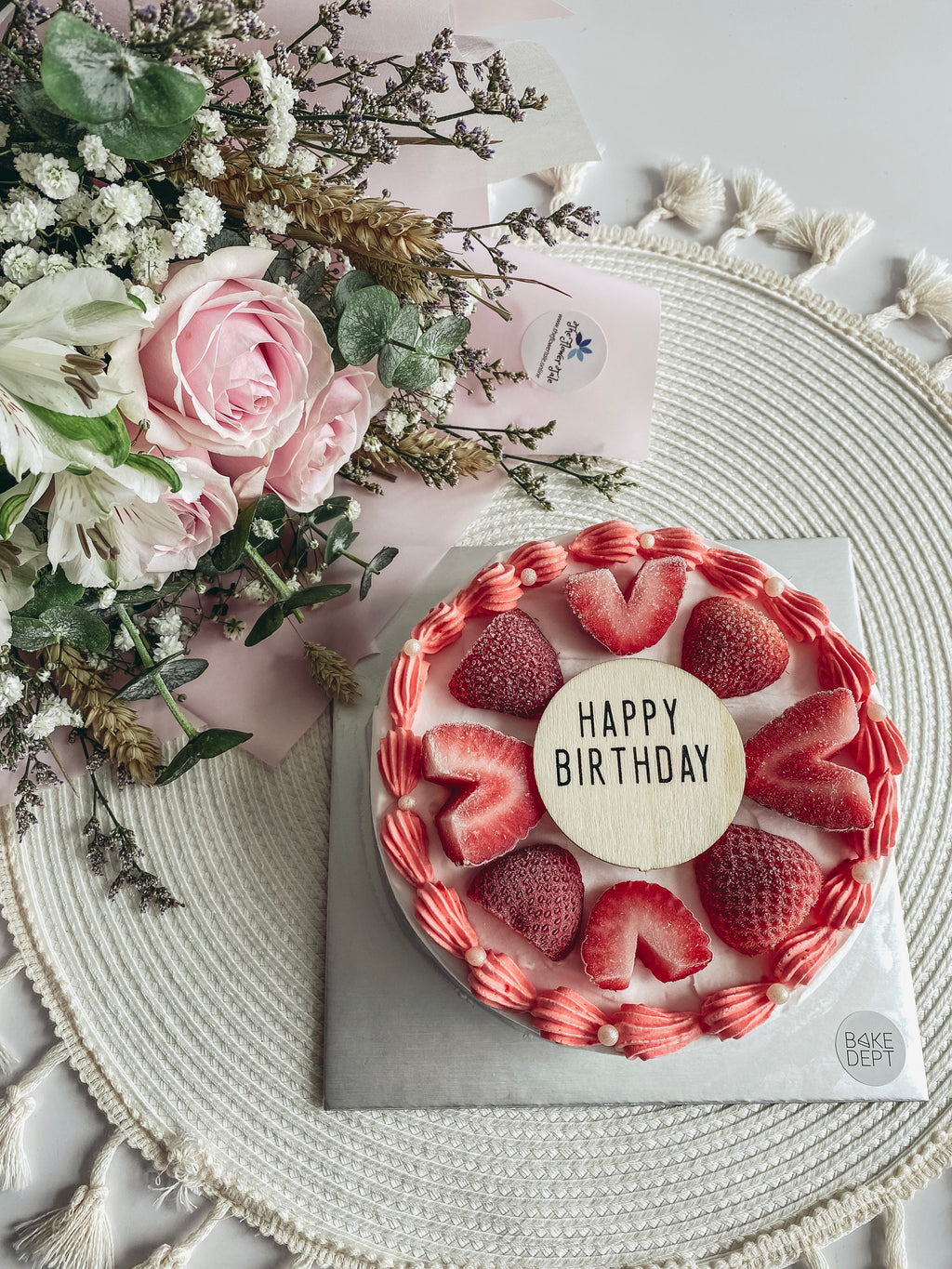 Fresh Roses Bouquet with Strawberry Icecream Cake